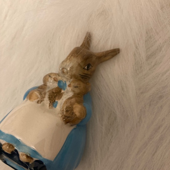 Royal Doulton Beatrix Potter “Mrs. Rabbit & Bunnies” - Picture 3 of 11